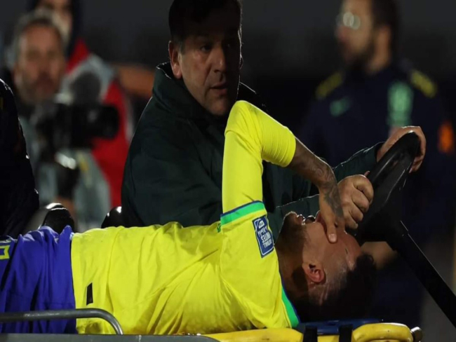 Neymar passará por exames para avaliar gravidade de lesão no joelho