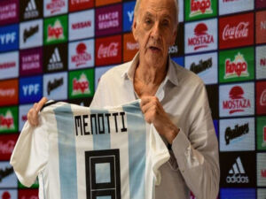 ‘Tenho vergonha do que acontece com o Brasil’, diz ex técnico da Argentina