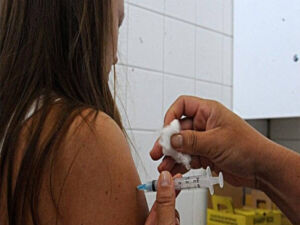 Estado americano paga R$ 545 para moradores que se vacinarem contra a Covid 19