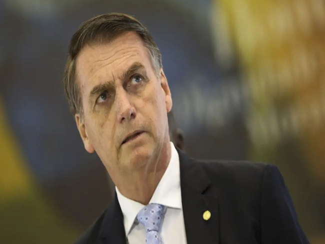 Bolsonaro é internado novamente em Manaus para tratar infecção